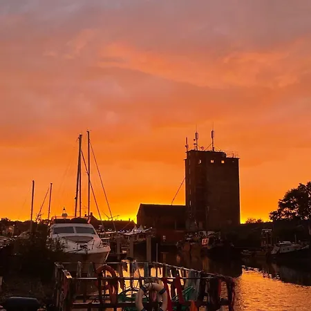 Hafenfewo - Urlaub Direkt Am Wasser Apartment Weener